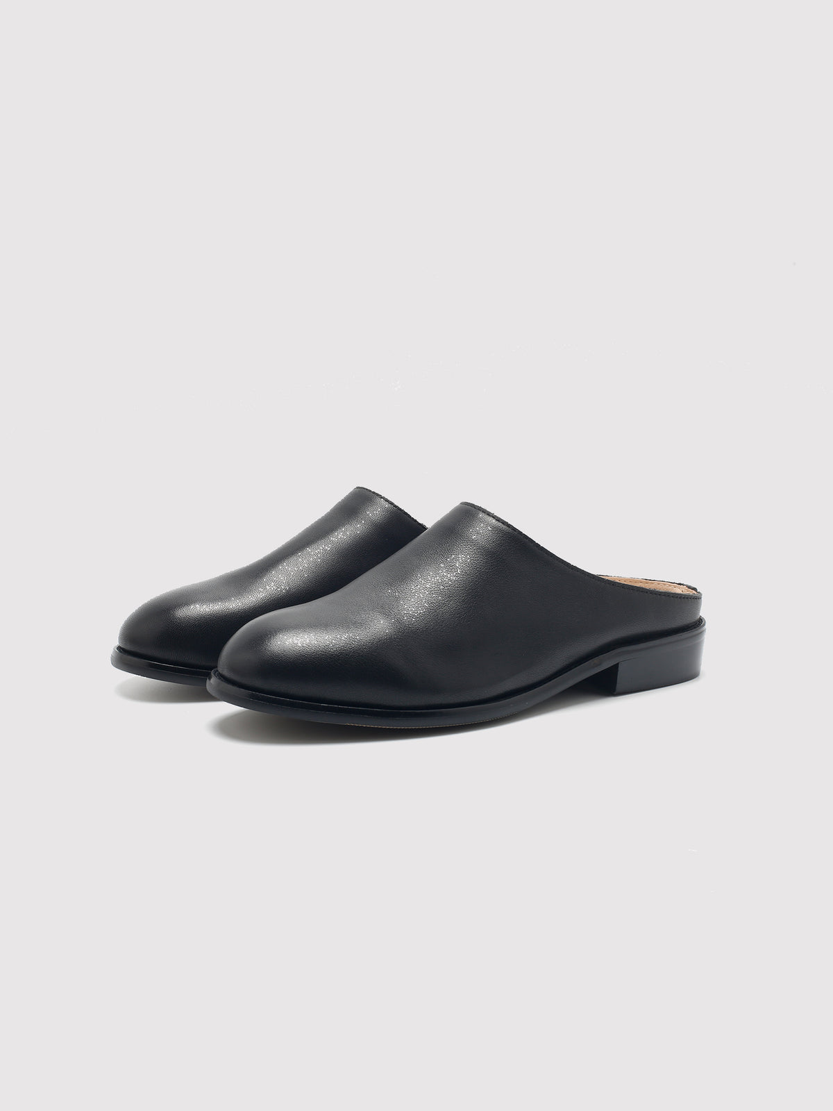 Mafemato Mabel shearling lined clog black leather mule front side view