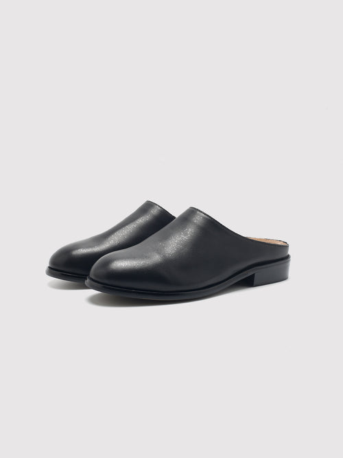 Mafemato Mabel shearling lined clog black leather mule front side view