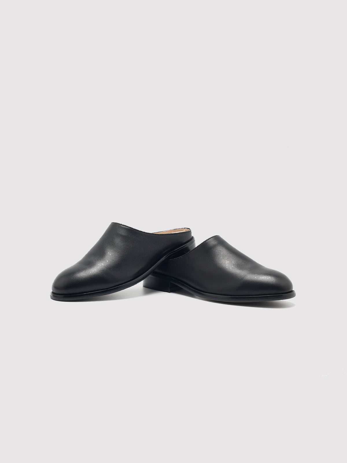 Mafemato women black leather clog side profile with natural wood platform sole