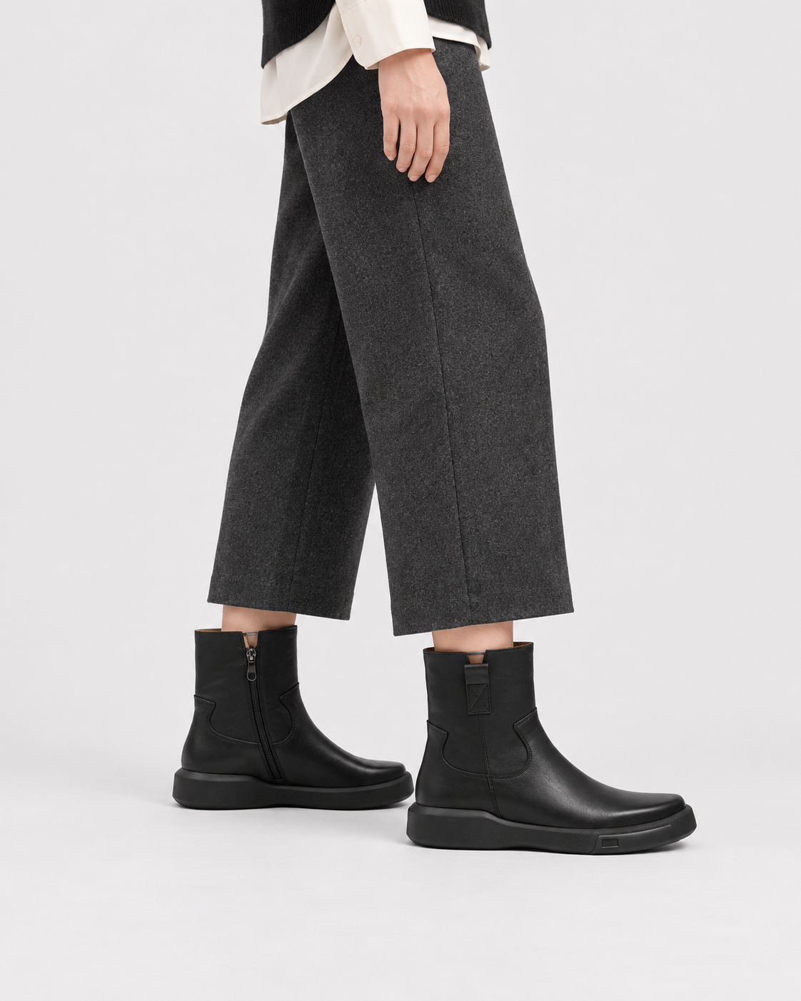 Black zip ankle boots — On foot 4